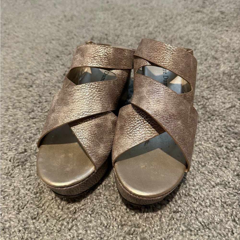 Chic Bronze Crisscross Sandals